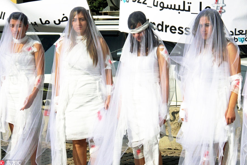 Mujeres libanesas protestan por la ilógica ley sobre las violaciones3