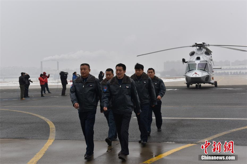 Primer helicóptero civil de siete toneladas de China hace vuelo inaugural