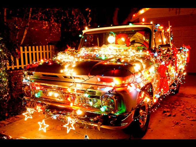 Ideas creativas para adornar tu carro en la Navidad4