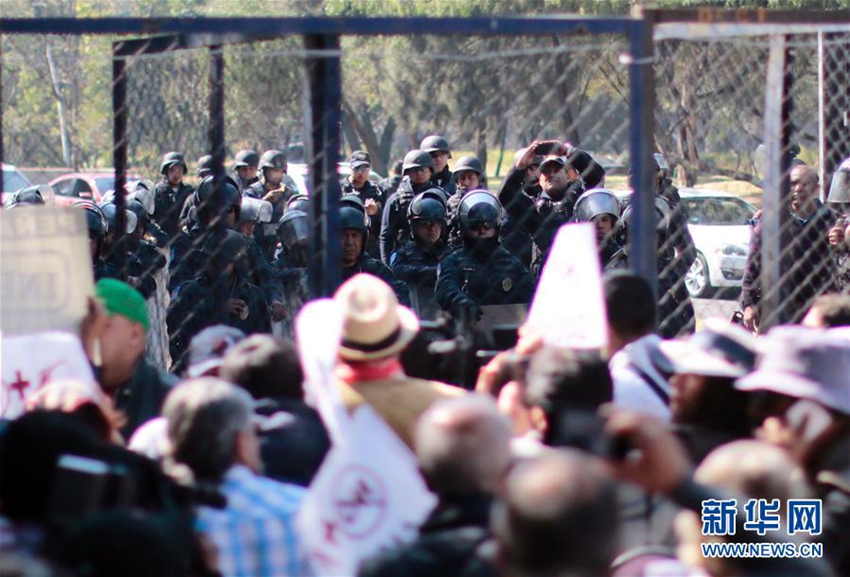 Saqueos en protestas por el aumento de la gasolina en México3