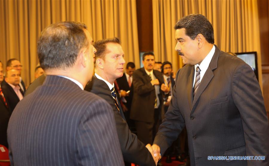 Congreso de Venezuela acusa a Maduro de 'abandono de cargo'