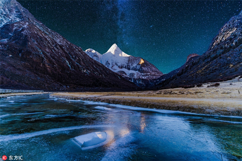 Espectaculeres paisajes de montañas nevadas en el occidente de Sichuan1