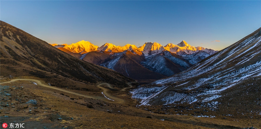 Espectaculeres paisajes de montañas nevadas en el occidente de Sichuan5