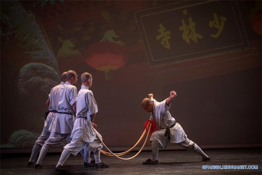 Monjes Shaolin realizan presentación de artes marciales chinas, en Israel