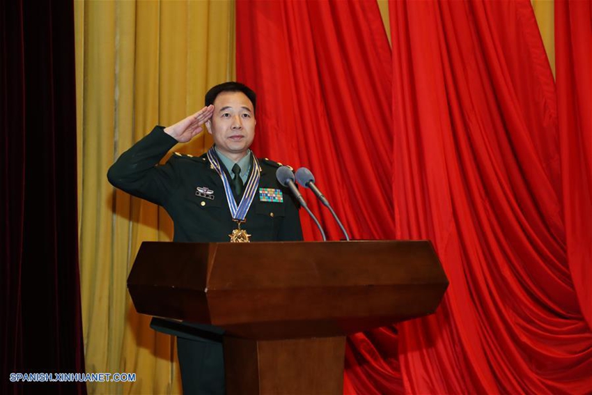 China condecora a tripulación de Shenzhou-11a