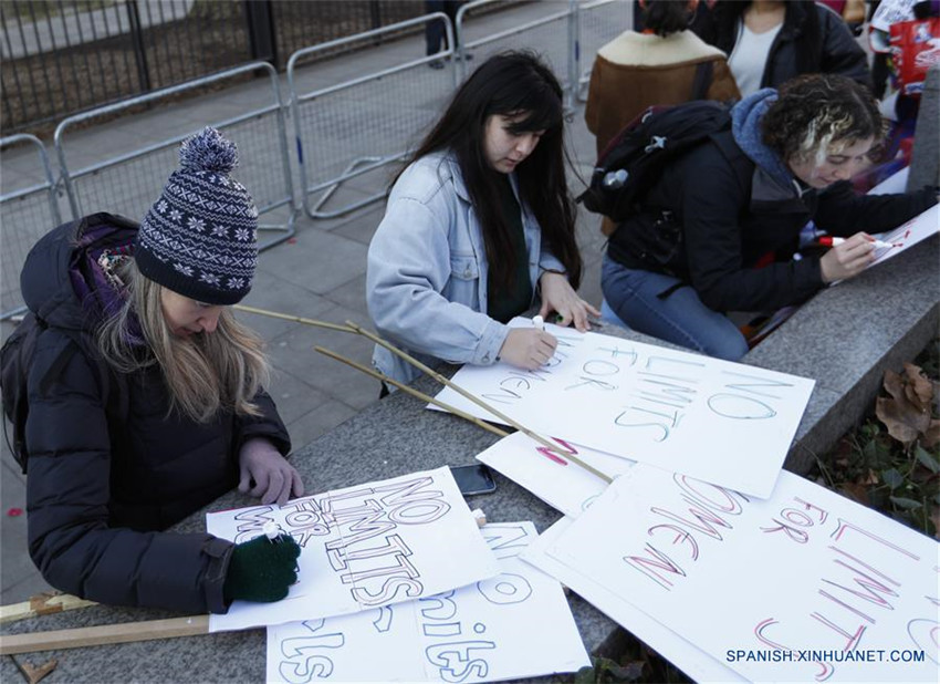 &apos;Marcha de Mujeres&apos; y protesta frente a la Embajada de Estados Unidos de América en Londres