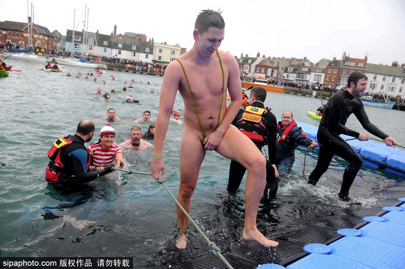 Los momentos más graciosos de los entusiastas de la natación de invierno