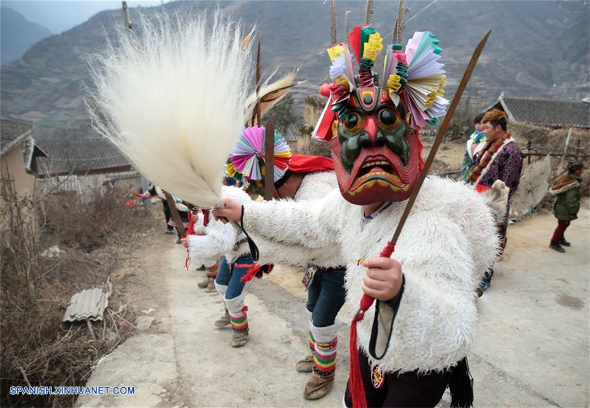 Gansu: Chigezhou, baile para los Dioses de las Montañas, una danza tradicional Baima