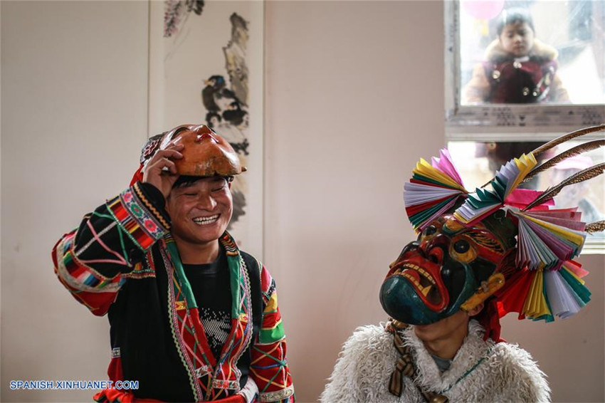 Gansu: Chigezhou, baile para los Dioses de las Montañas, una danza tradicional Baima