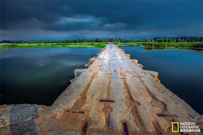 Puente de piedra de dinastía Ming en Tai´an, Shandong
