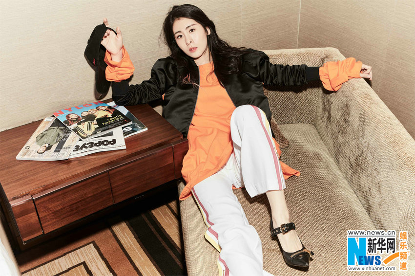 Cantante china Zhang Bichen posa para revista