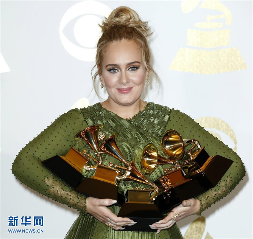 Adele arrasa en la 59ª edición de los Premios Grammy
