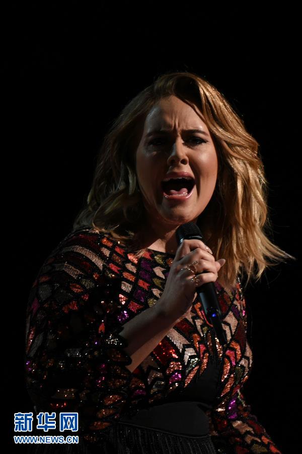 Adele arrasa en la 59ª edición de los Premios Grammy