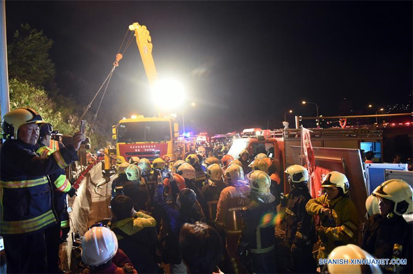 Mueren 32 personas en accidente de autobús en Taiwan