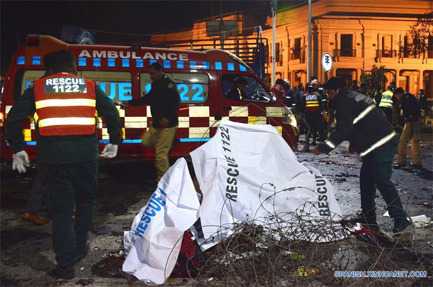Atentado suicida deja 14 muertos y 60 heridos en Lahore, Pakistán