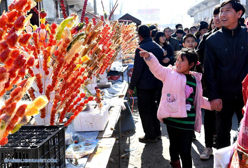 Tanghulu, un bocadillo tradicional chino de fruta confitada