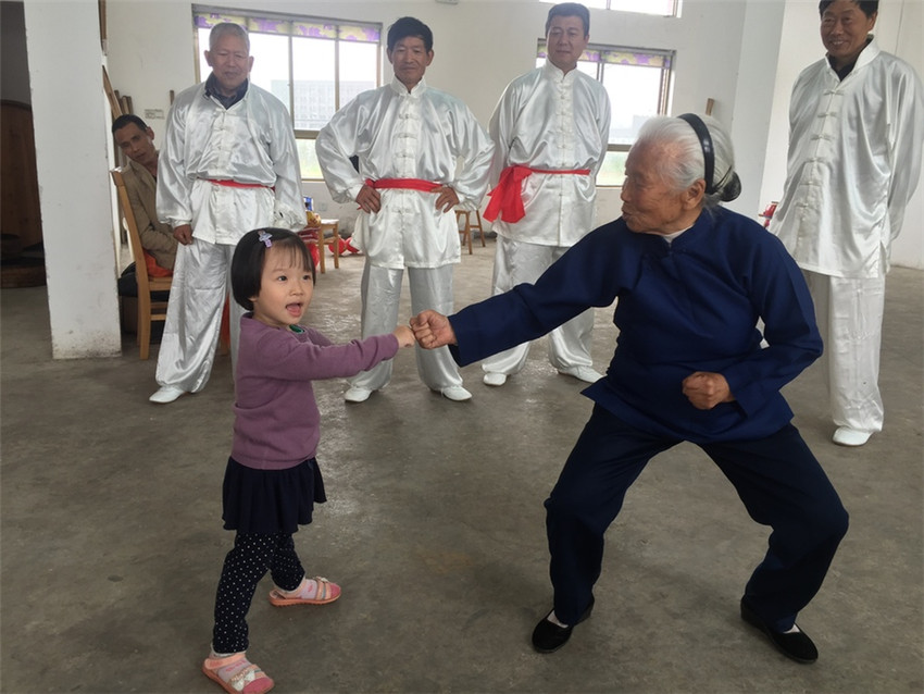 &apos;Abuelita del kung-fu&apos; se vuelve una celebridad en internet