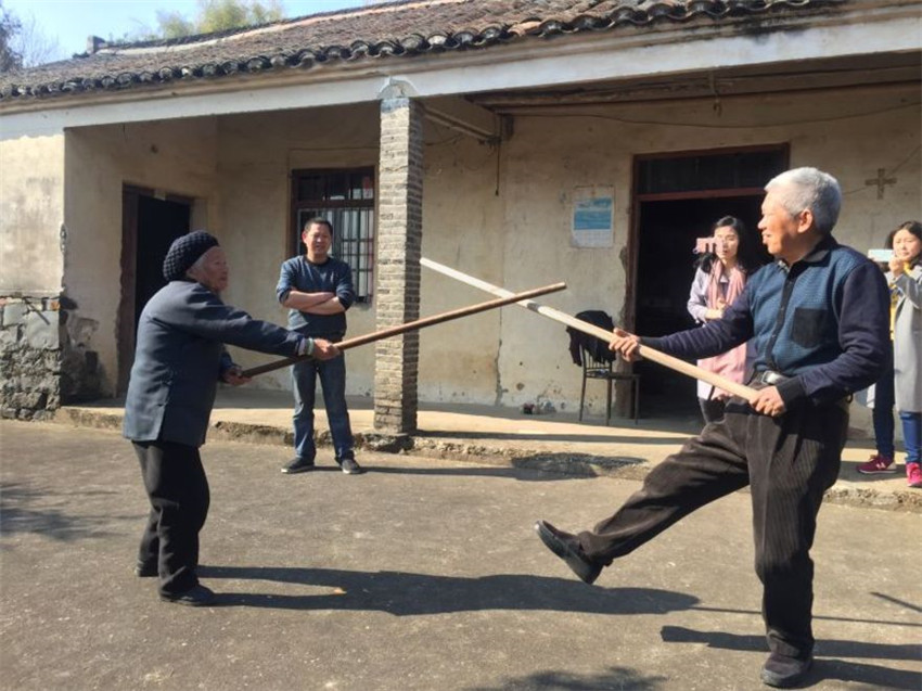 'Abuelita del kung-fu' se vuelve una celebridad en internet
