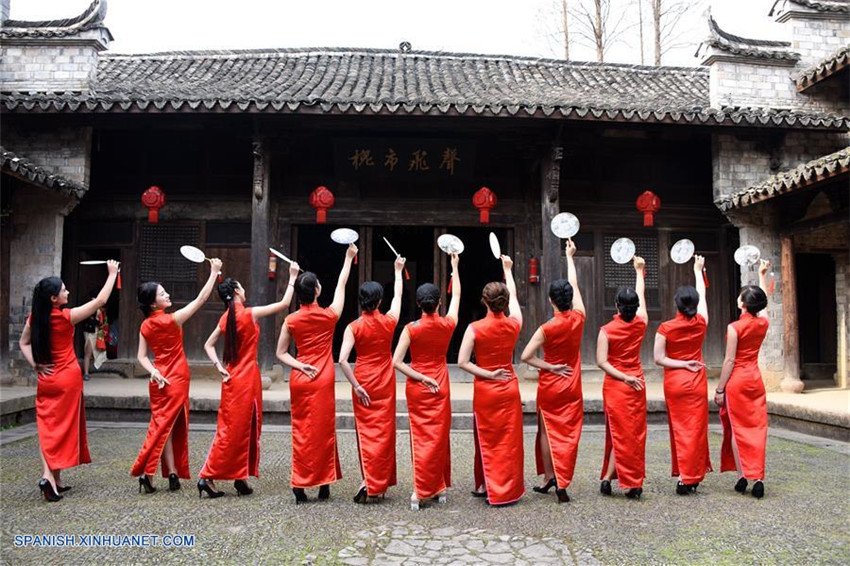 Zhejiang: Mujeres vestidas con Qipao en Taizhou