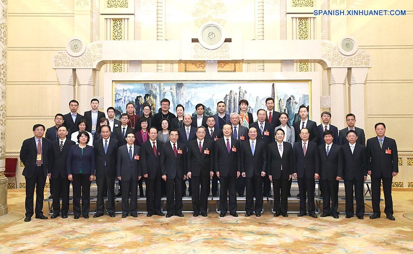 Máximo asesor político chino se reúne con representantes de medios tras sesión anual