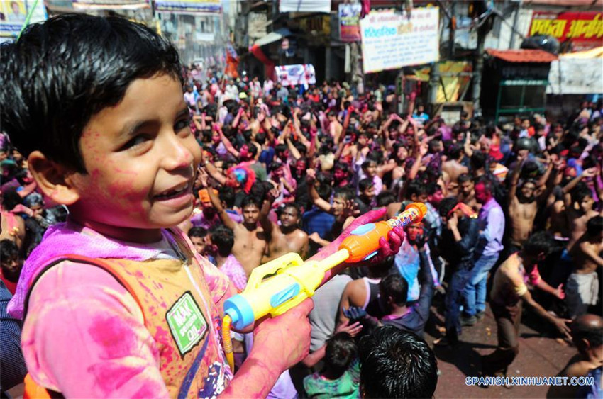 Celebración del Festival Holi en Allahabad, India