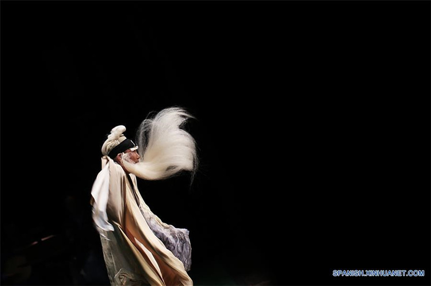 Opera de Peking 'Fausto', en Italia