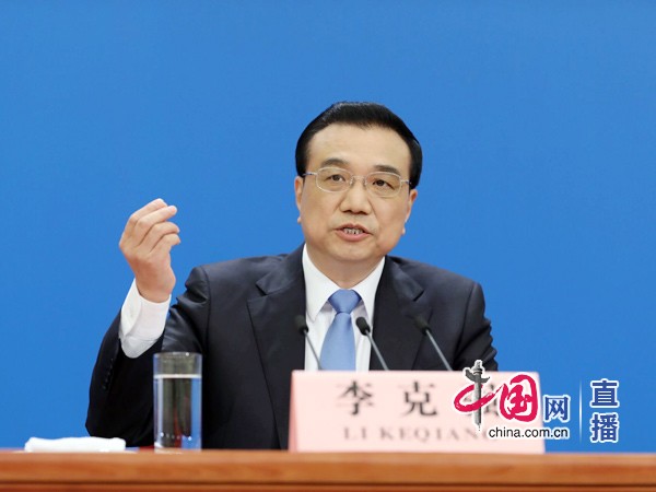 VEl primer ministro chino Li Keqiang se reúne con los periodistas chinos y extranjeros
