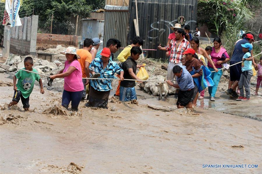 La inundación en la zona de Carapongo de Lima6