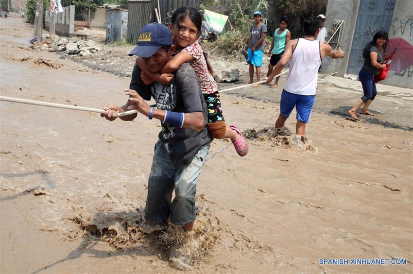 La inundación en la zona de Carapongo de Lima5