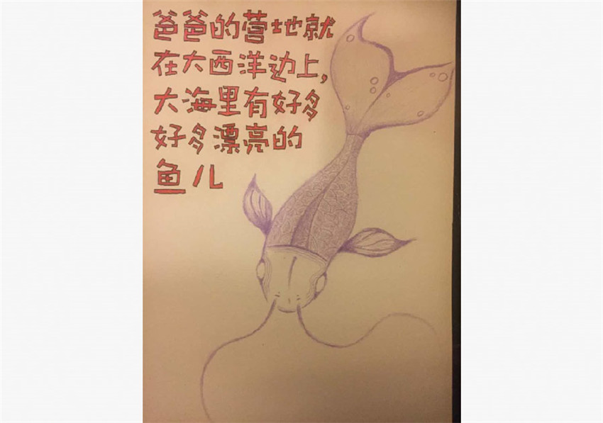Casco azul chino expresa el amor a su hija en dibujos
