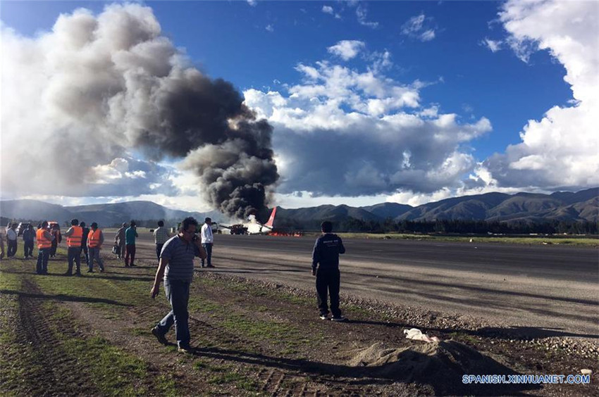 Avión se incendió en andes peruanos por falla en tren de aterrizaje