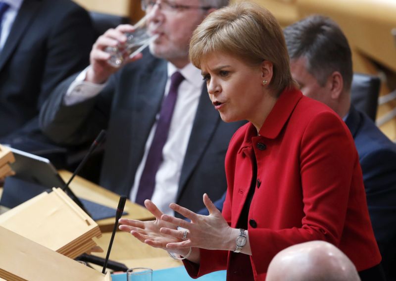 Legislativo escocés aprueba consulta de independencia