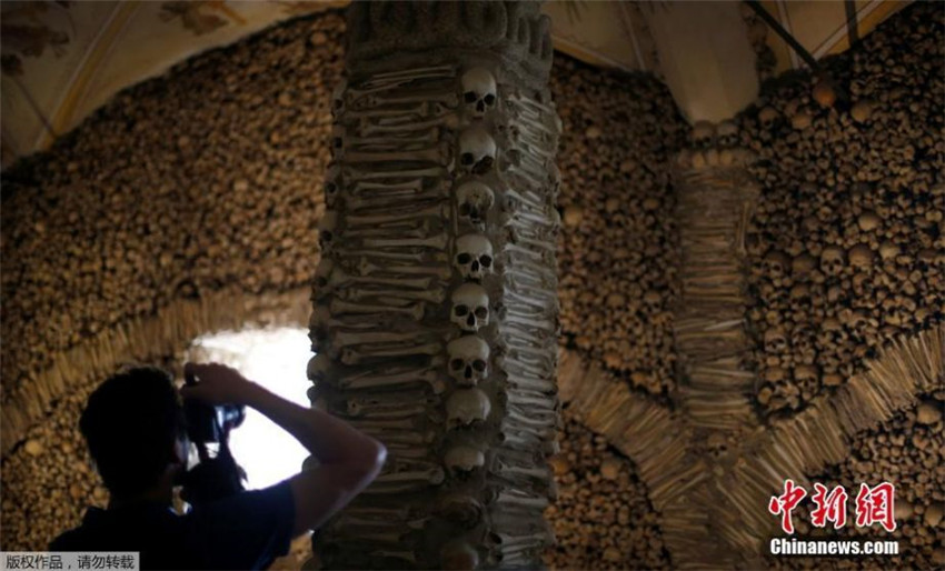 Iglesia hecha con huesos Humanos en Portugal
