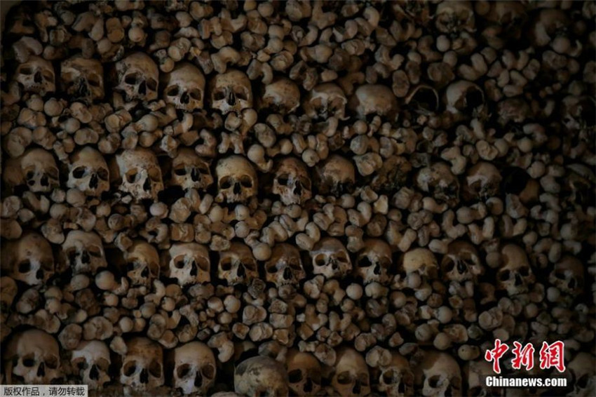 Iglesia hecha con huesos Humanos en Portugal