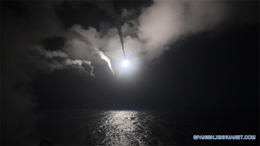 EEUU dispara 50 misiles contra Siria