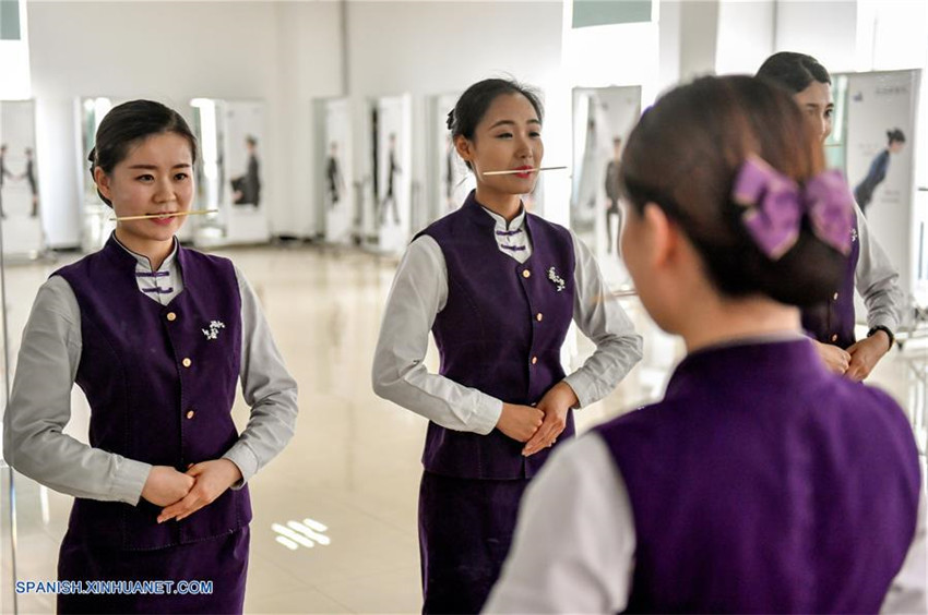 Harbin: Entrenamiento de azafatas recién reclutadas para tren