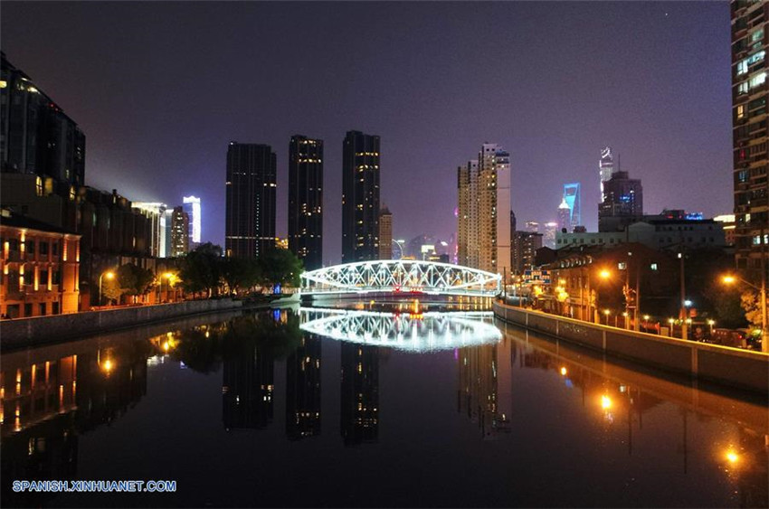 Vista aérea nocturna de Shanghai