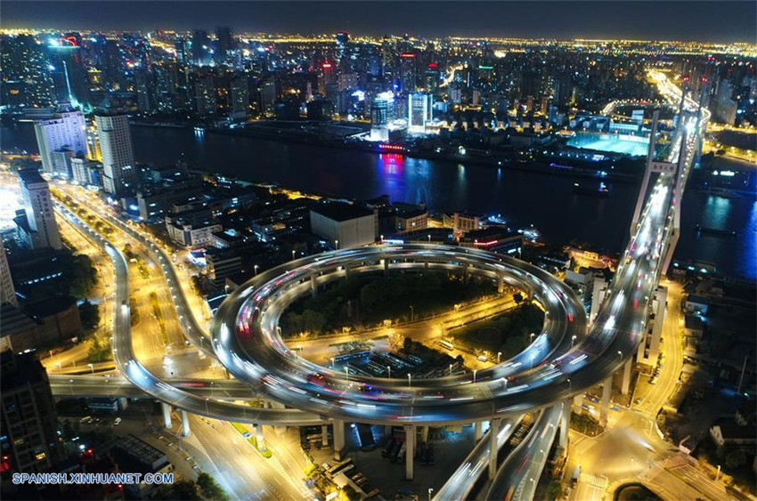 Vista aérea nocturna de Shanghai