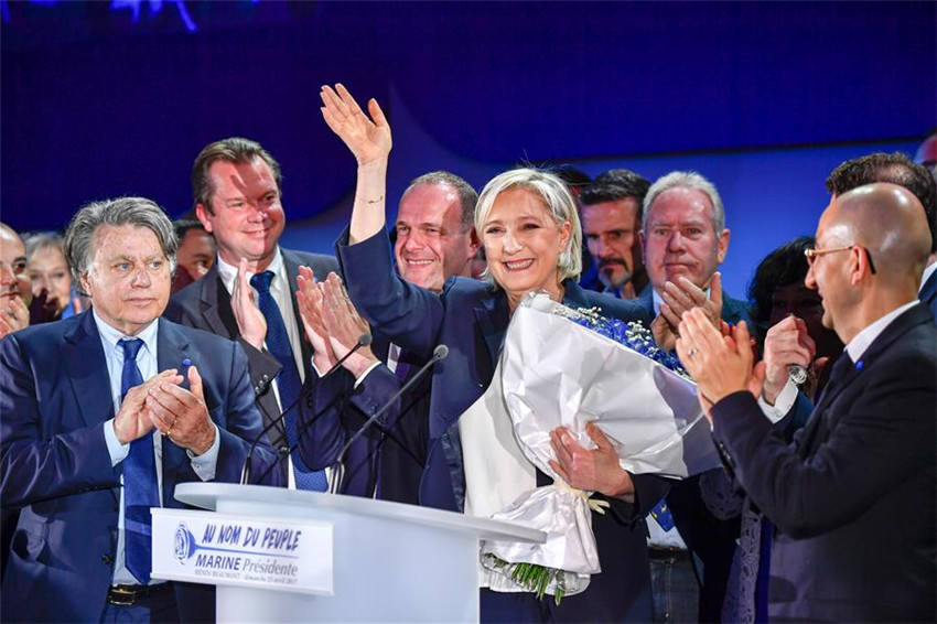 Macron encabeza primera ronda de elección presidencial francesa