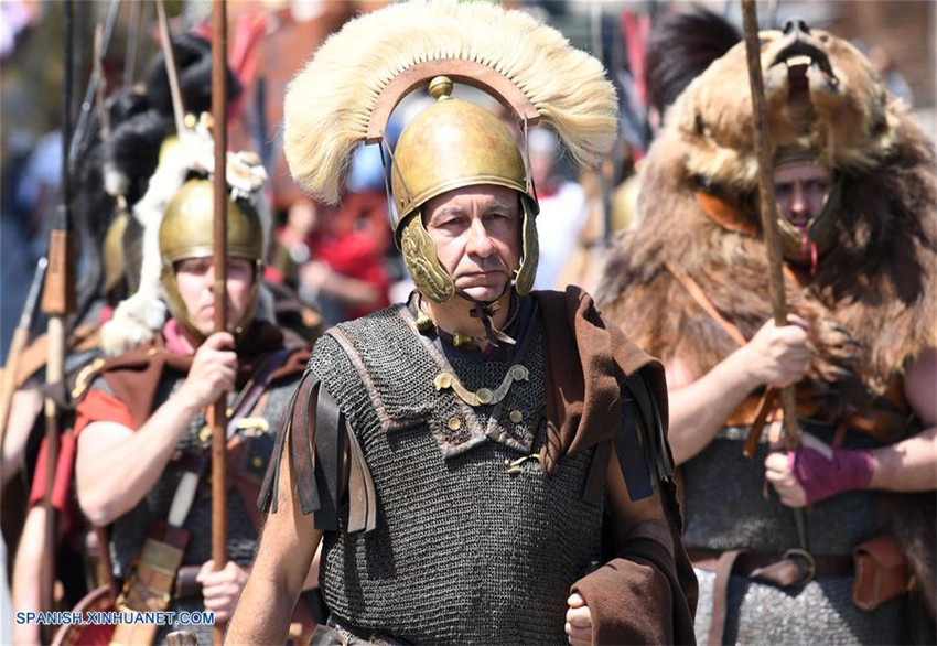 Desfile para celebrar nacimiento de Roma