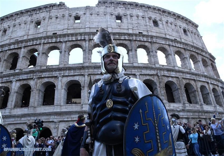 Desfile para celebrar nacimiento de Roma