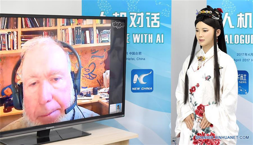 Primera entrevista en inglés de la 'robot diosa' china