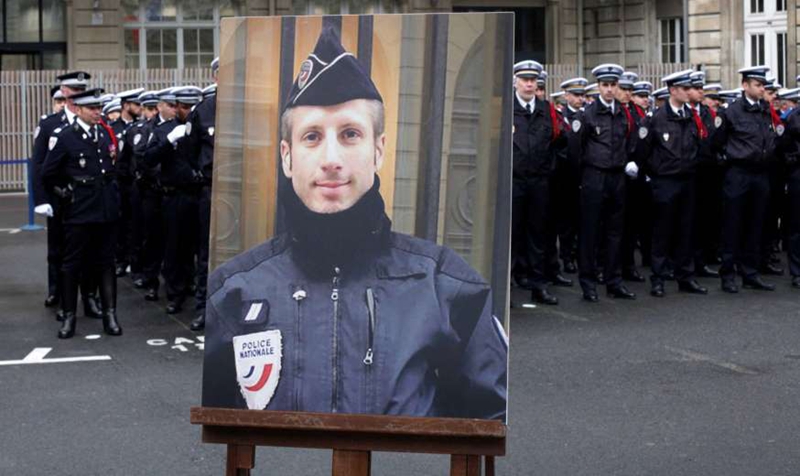 El marido del policía asesinado en París emociona a Francia con su homenaje 