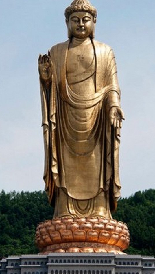 El templo del buda de Lushan, en la provincia de Henan, es el más alto del mundo, con 208 metros.