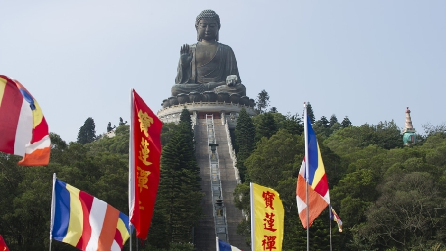El Gran Buda es una atracción ubicada en el monasterio Po Li , en una isla en Hong Kong. 