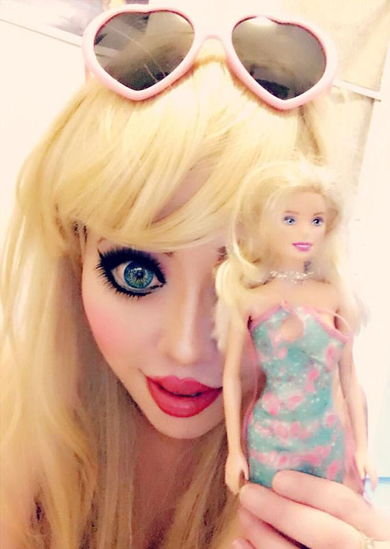 Joven estadounidense corta seis costillas para convertirse en muñeca Barbie2