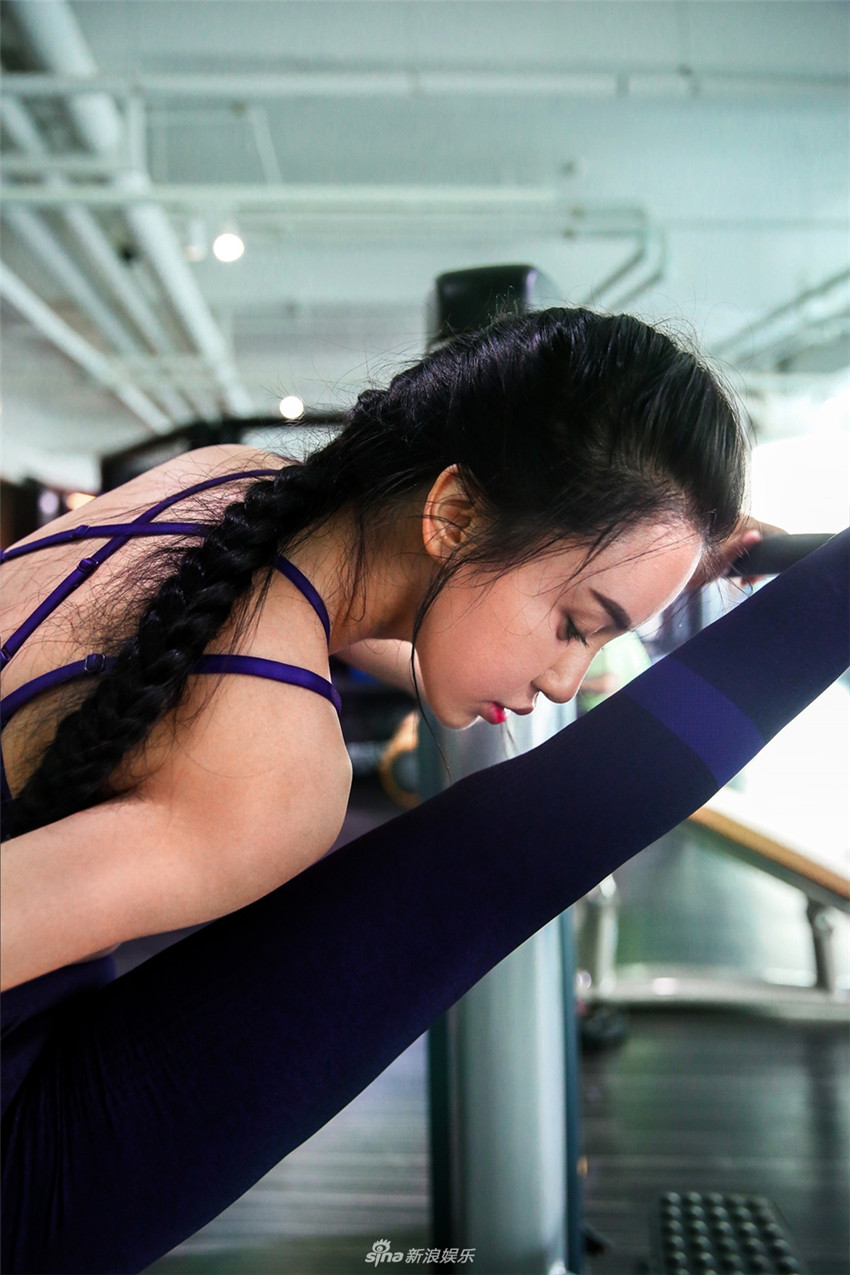 Miya, la maestra de yoga más bella de Asia 