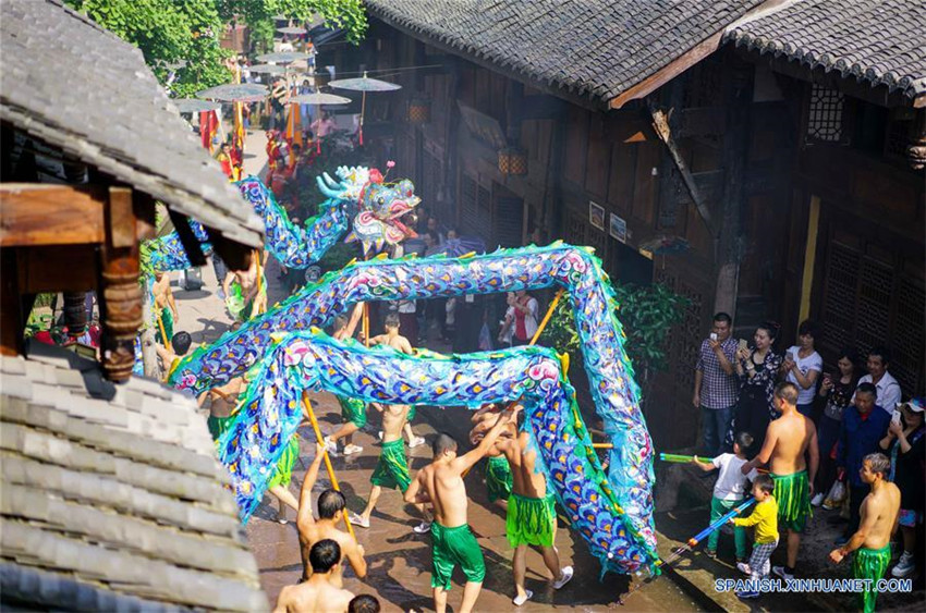 Danza del dragón realizada en Chongqing