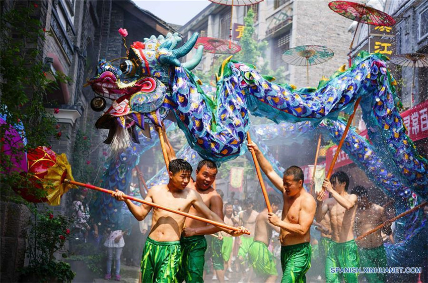 Danza del dragón realizada en Chongqing
