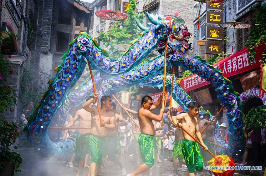 Danza del dragón realizada en Chongqing